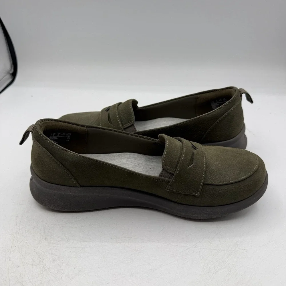 Clarks Cloudsteppers Penny Loafers Women Sz 7 M Olive Green Slip On Comfort Shoe